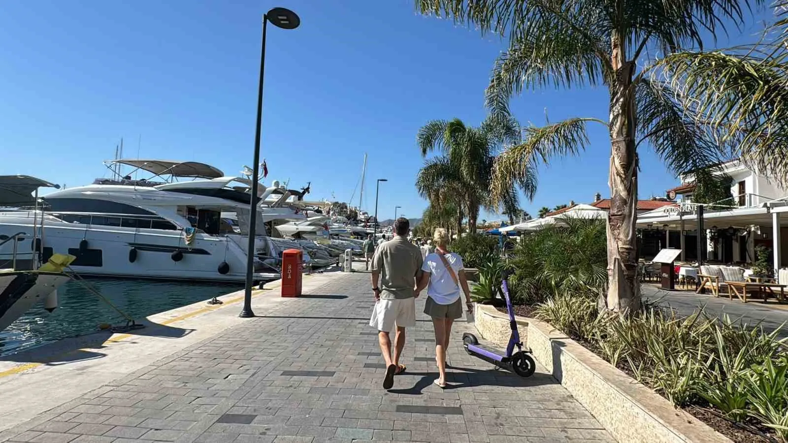 Marmaris limanlarında kruvaziyer bereketi: Binlerce turist şehre akın etti
