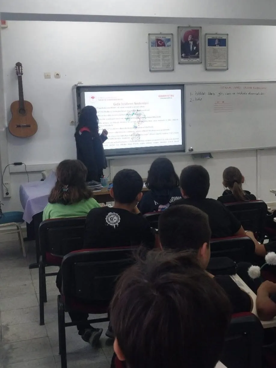 Sofradaki israfa dur demek için ilk ders zili çaldı: Söke'de bilinçli nesiller yetişiyor