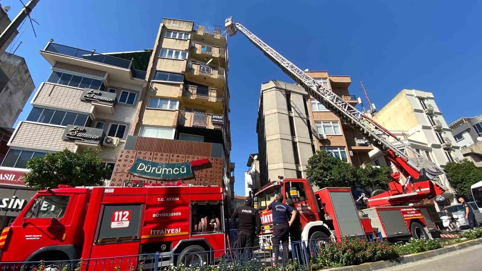 Efeler’de öğle molasında yangın alarmı: Dürümcüde korku dolu anlar