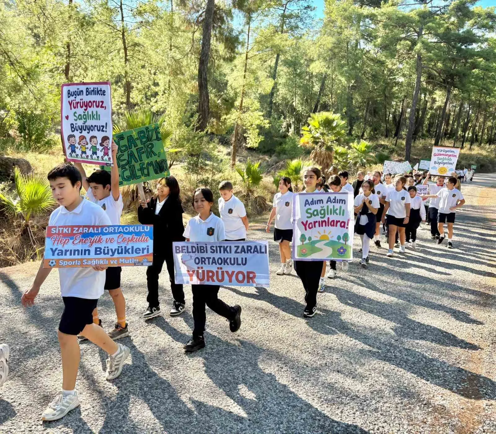 Marmaris’te gençlerden "sağlıklı gelecek" için dev yürüyüş