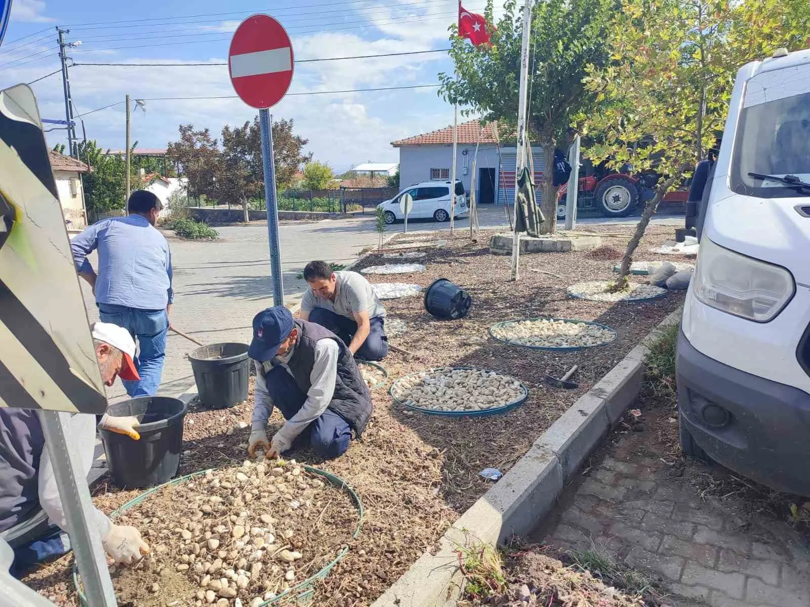 Karayenice’de belediye eliyle gelen değişim: Meydanlar yenileniyor