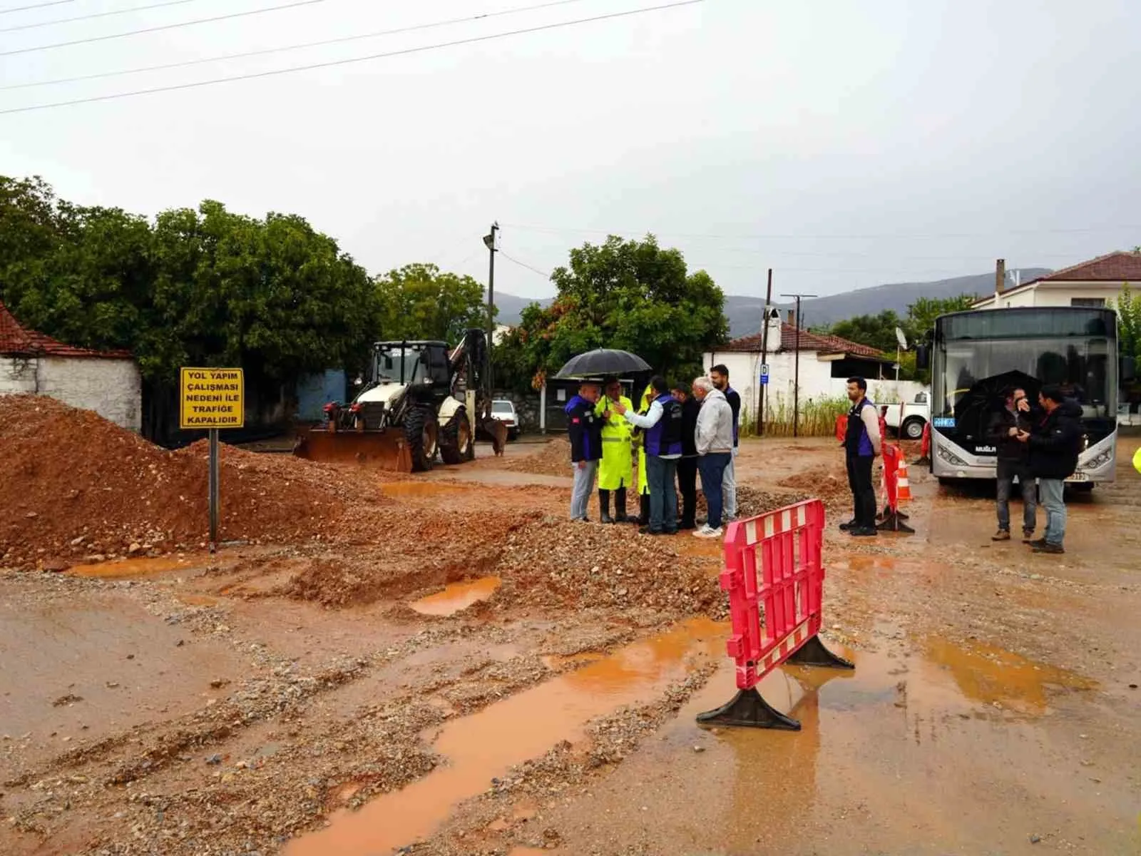 Muğla’da yağışlı hava mesaisi: Altyapı çalışmaları hız kesmeden devam ediyor