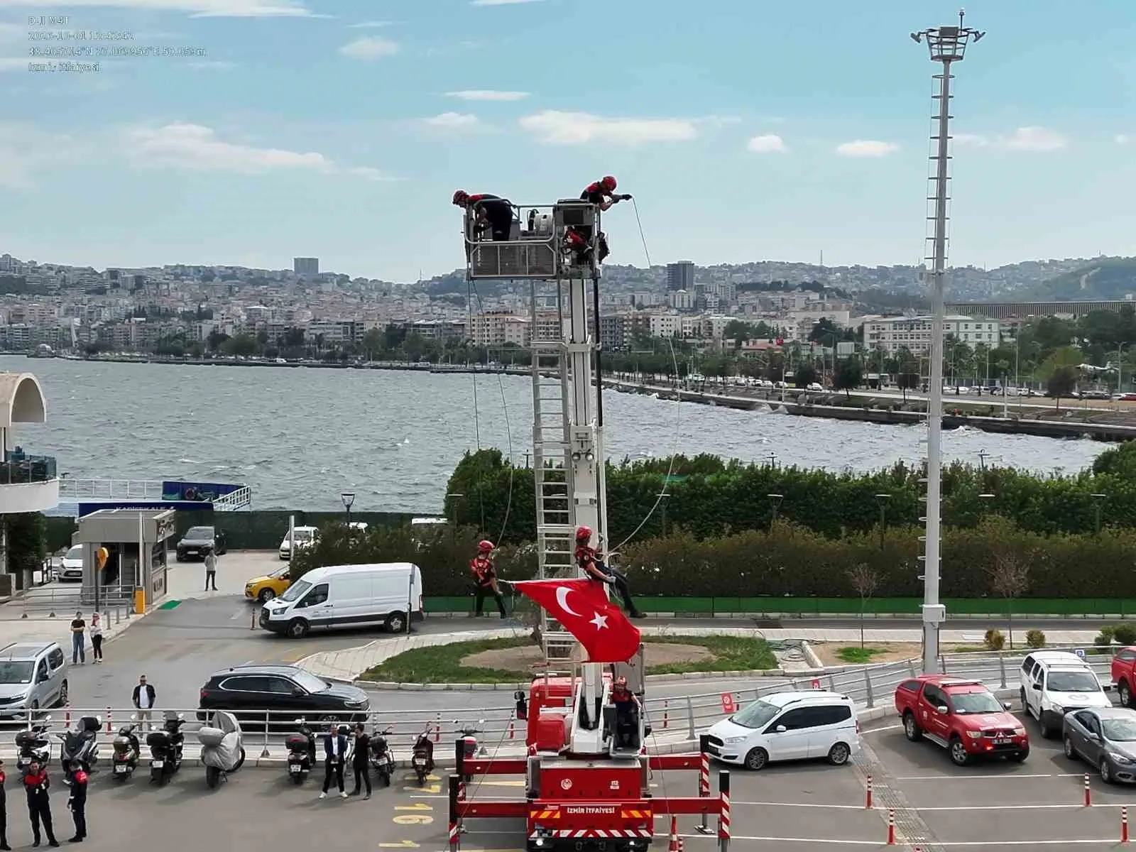 İzmir Körfezi'nde gerçeği aratmayan kurtarma operasyonu: İtfaiye ekipleri tam not aldı