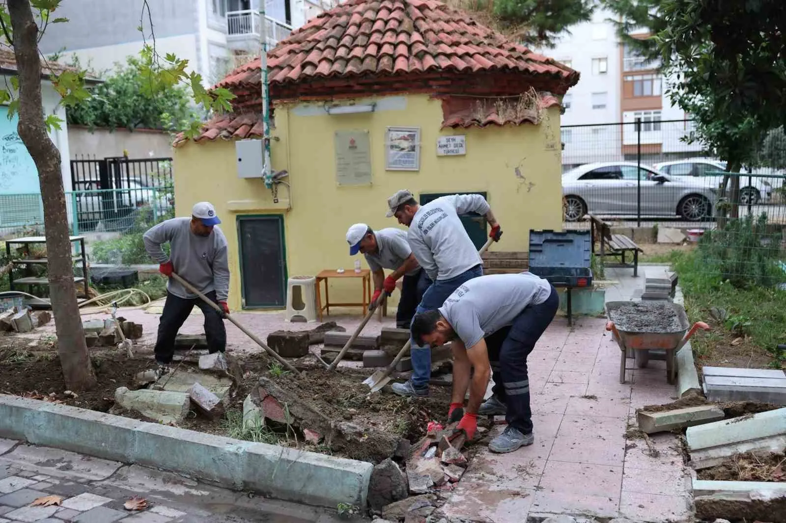 Şehzadeler’de ecdat yadigarına vefa: Türbe çevresi baştan aşağı yenilendi