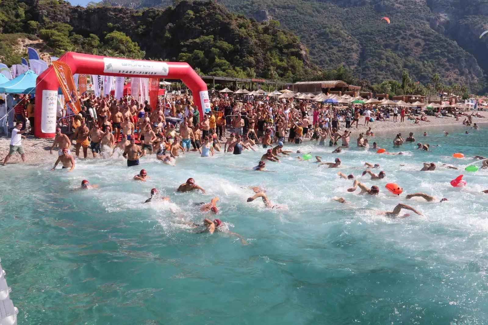 Ölüdeniz’de kulaçlar şampiyonluk için atıldı: 1600 sporcu bir araya geldi