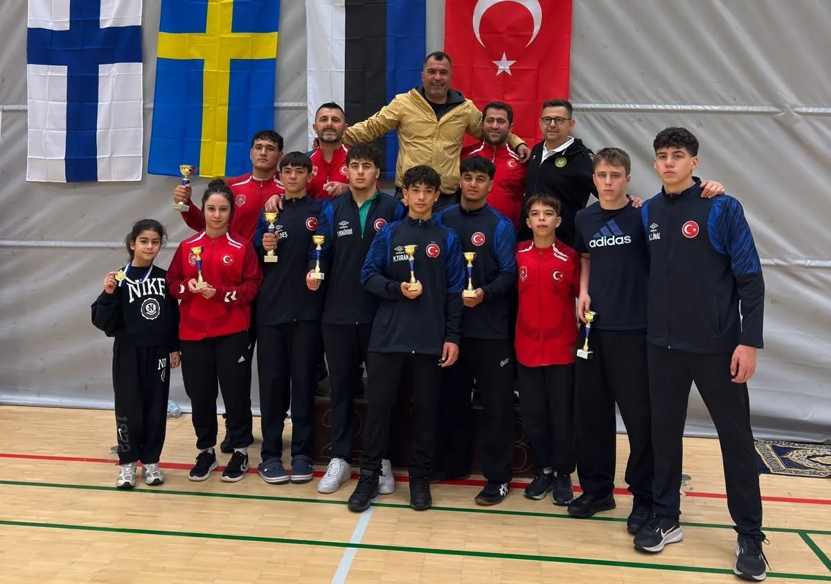 Manisalı pehlivanlar Finlandiya'dan zaferle döndü: Minderin tozunu attırdılar