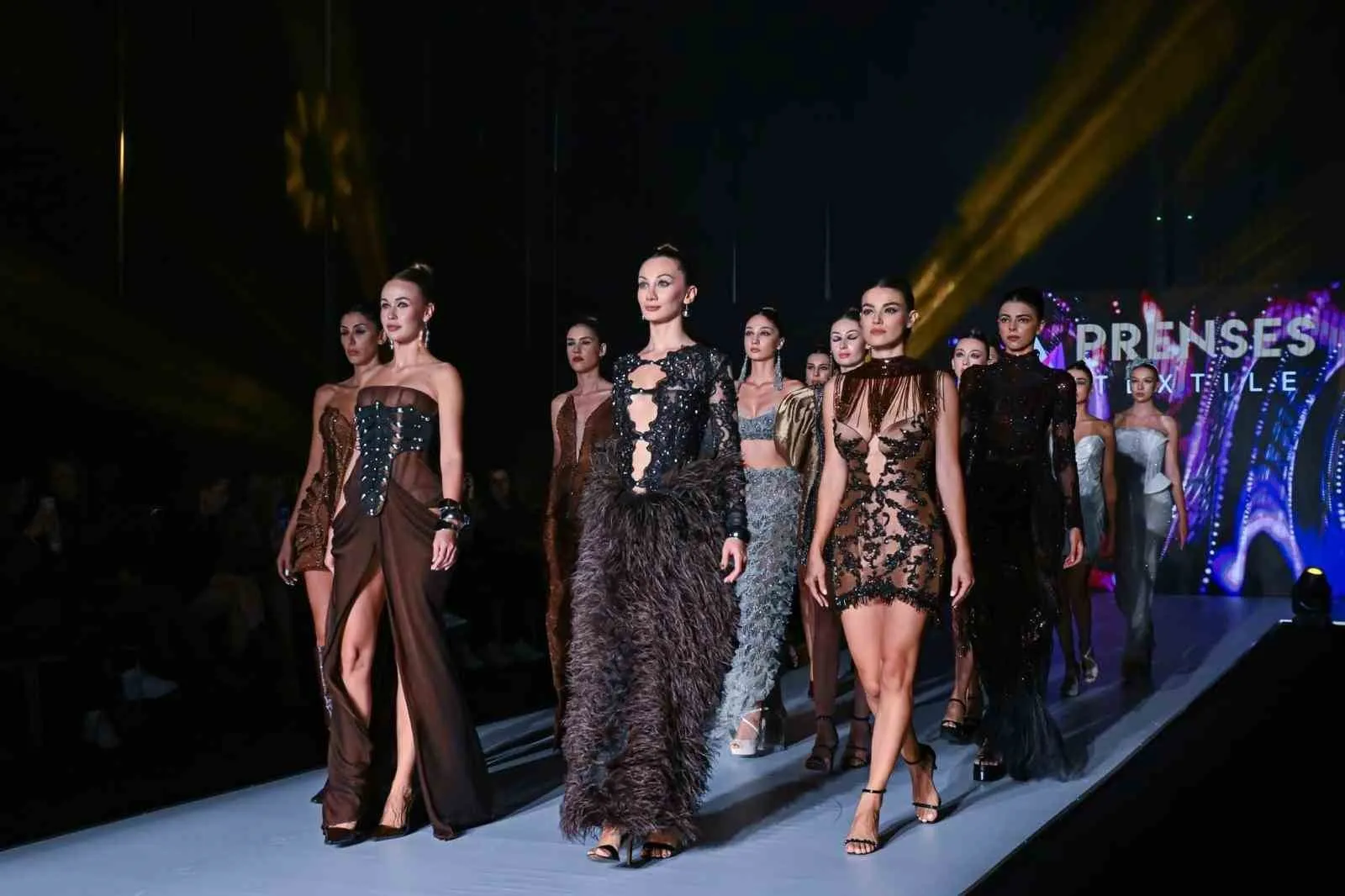 İzmir moda rüzgarına hazırlanıyor: 13 ülkeden dev katılım