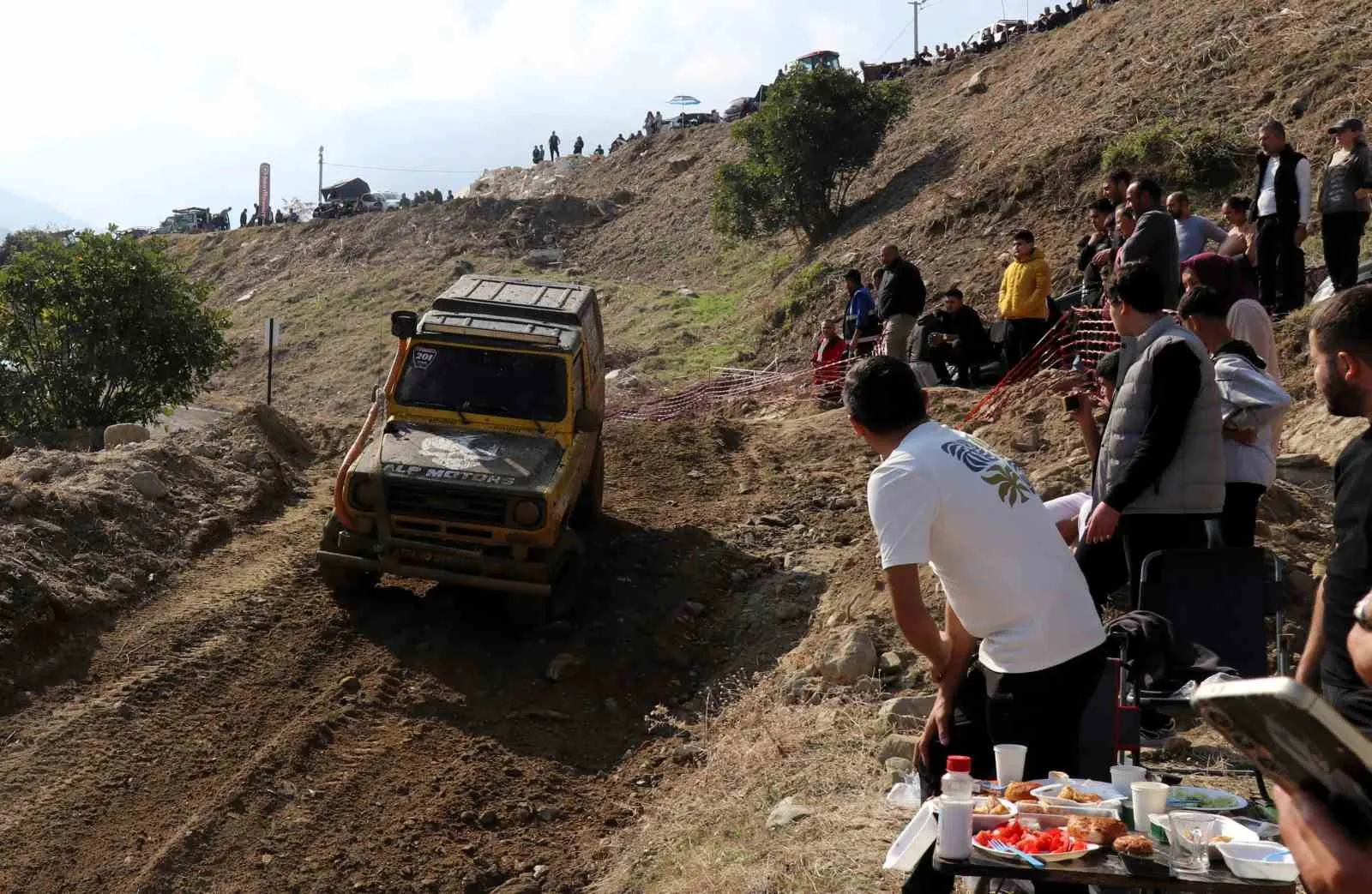 Babadağ’da dev organizasyon: Off-road tutkunları toz dumanı birbirine kattı