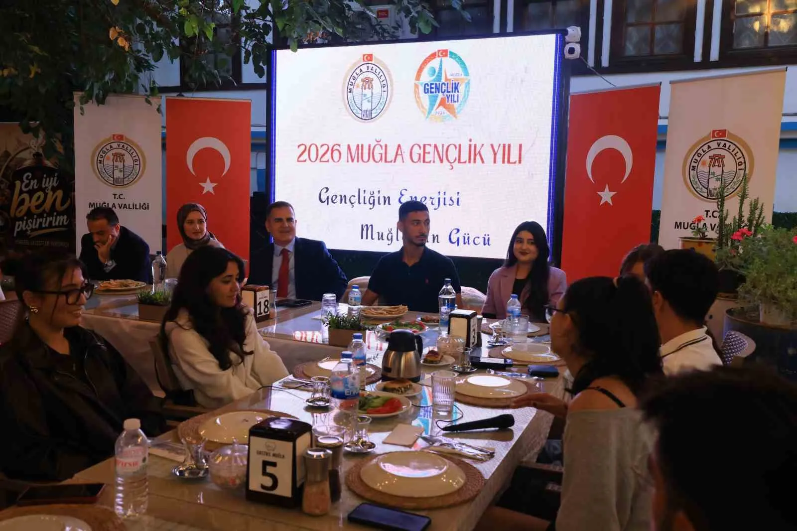 Muğla’da gençlik rüzgarı: Vali Akbıyık vizyon projeyi gençlerle konuştu