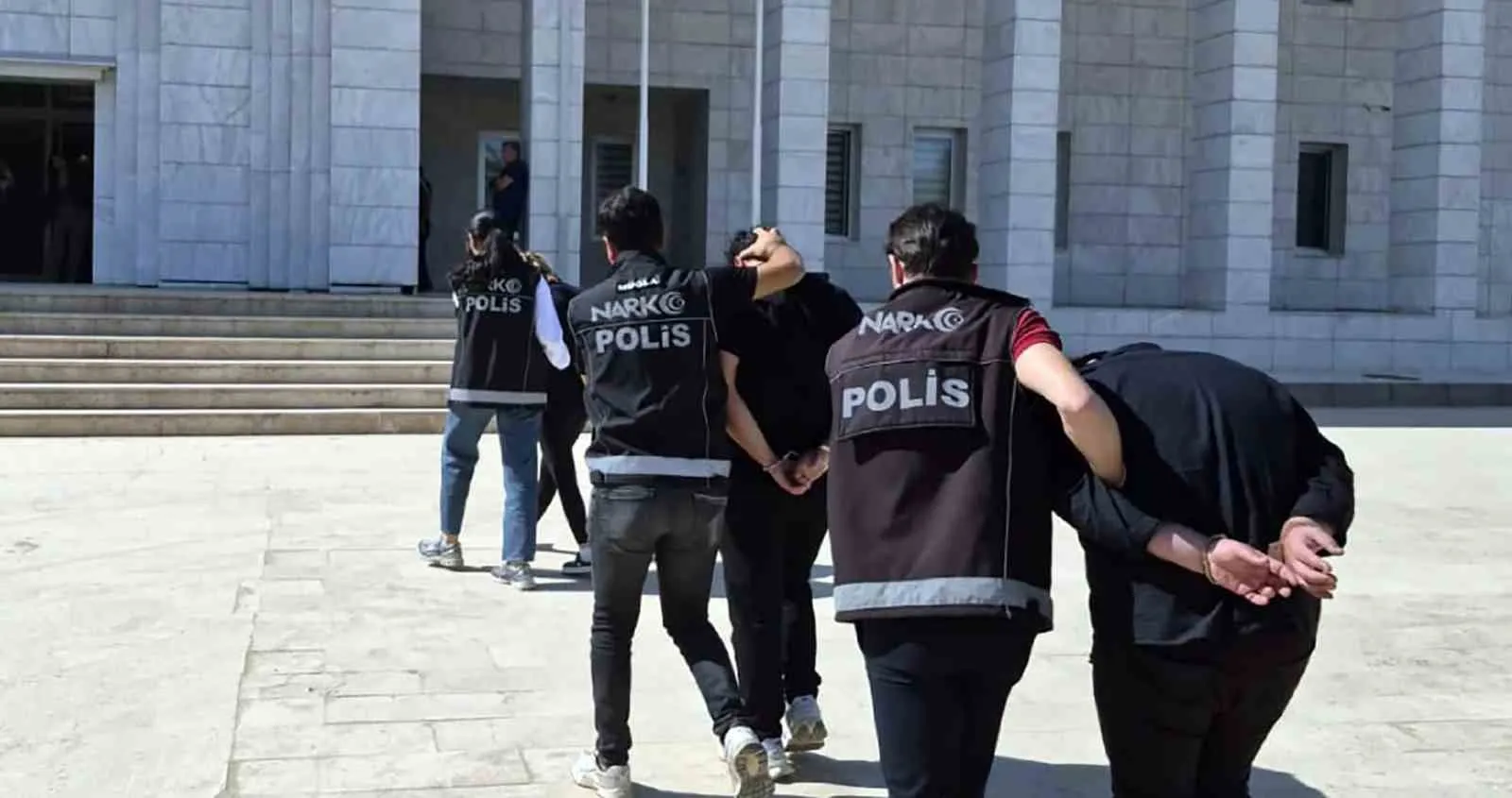 Muğla narkotikten zehir tacirlerine geçit yok: 3 tutuklama