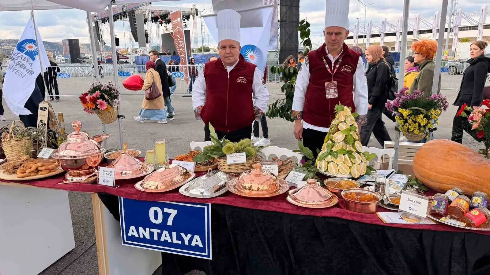 Afyonkarahisar’da devasa lezzet buluşması: 81 ilin mutfağı dünya rekoru için masaya serildi