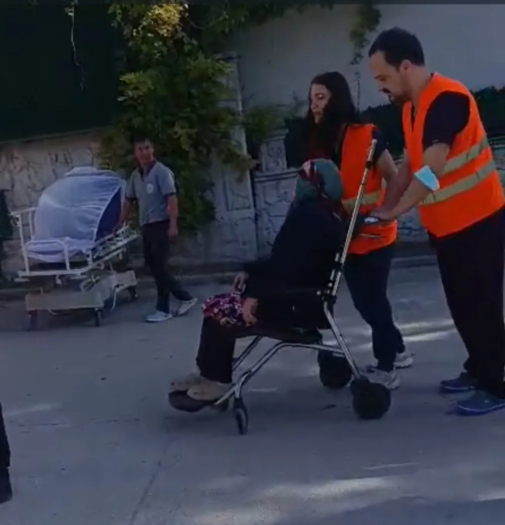 Selendi'de acil durum alarmı: Sağlık ekipleri zorlu sınavdan geçti