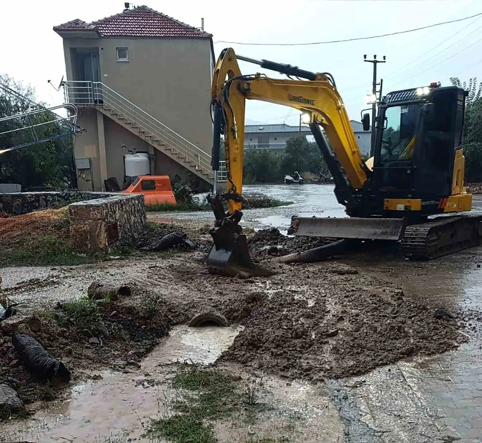 Muğla’da yağış mesaisi: Ekipler su baskınlarına karşı seferber oldu