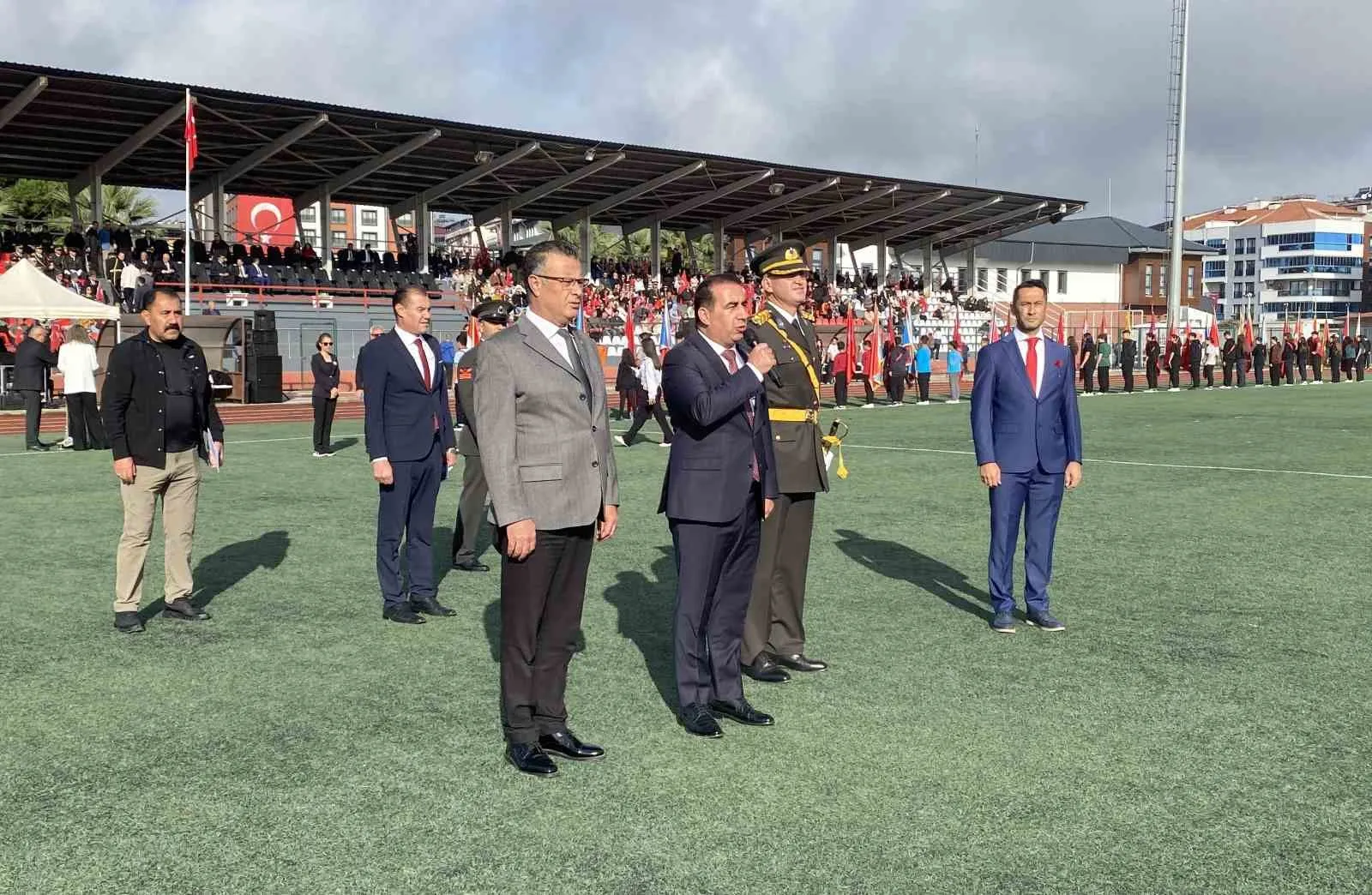 Alaşehir semalarında şampiyonluk rüzgarı: Cumhuriyet coşkusu gökyüzüne taşındı