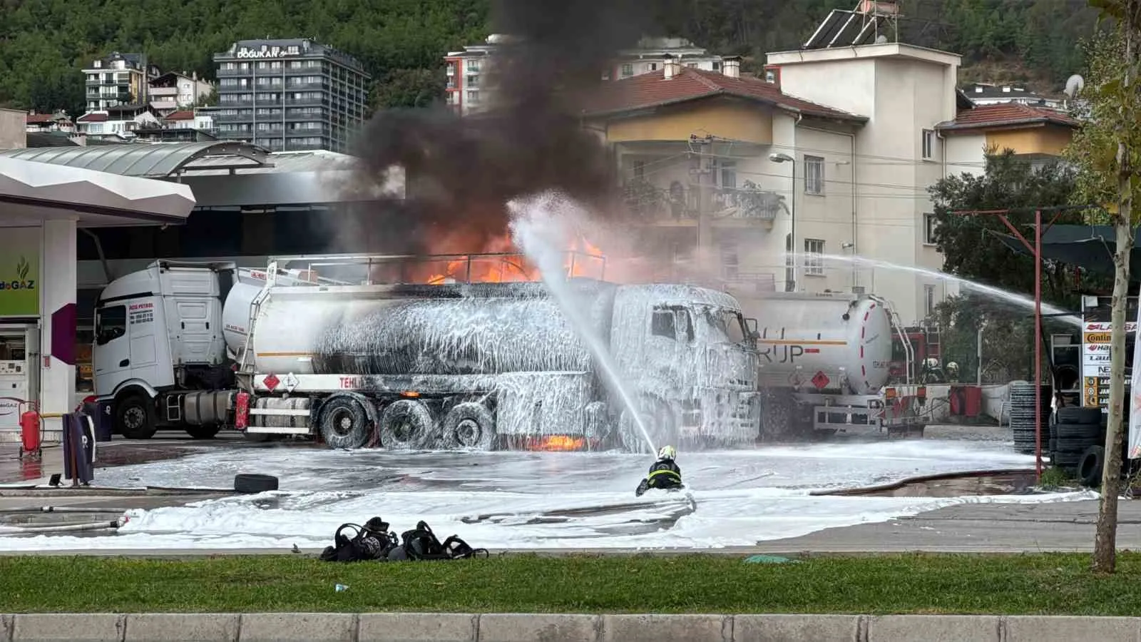 Denizli'de dehşet anları: Akaryakıt istasyonunda tanker patladı