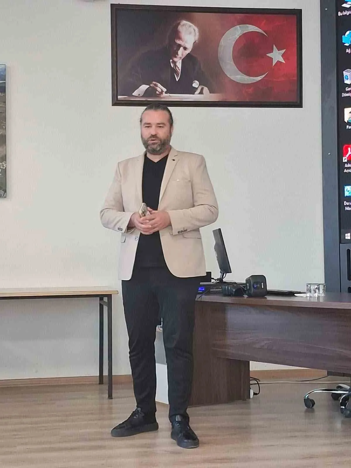 İletişim öğrencilerine "diploma yetmez" uyarısı: Sahaya bugünden inin