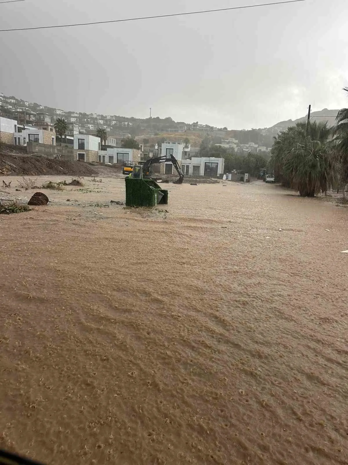 Bodrum'da kabus dolu sabah: Sağanak hayatı felç etti