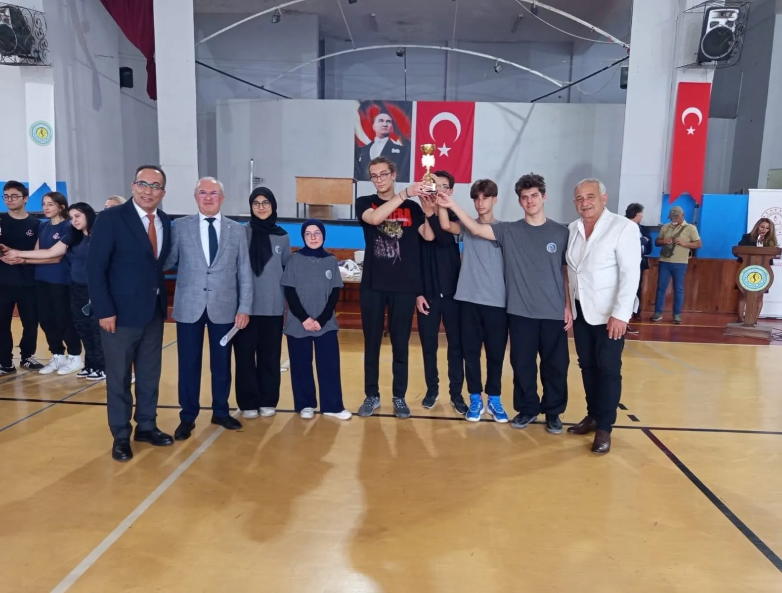 Geleceğin çevrecileri Efeler’de sahne aldı: Yarışmanın şampiyonları ödüllendirildi