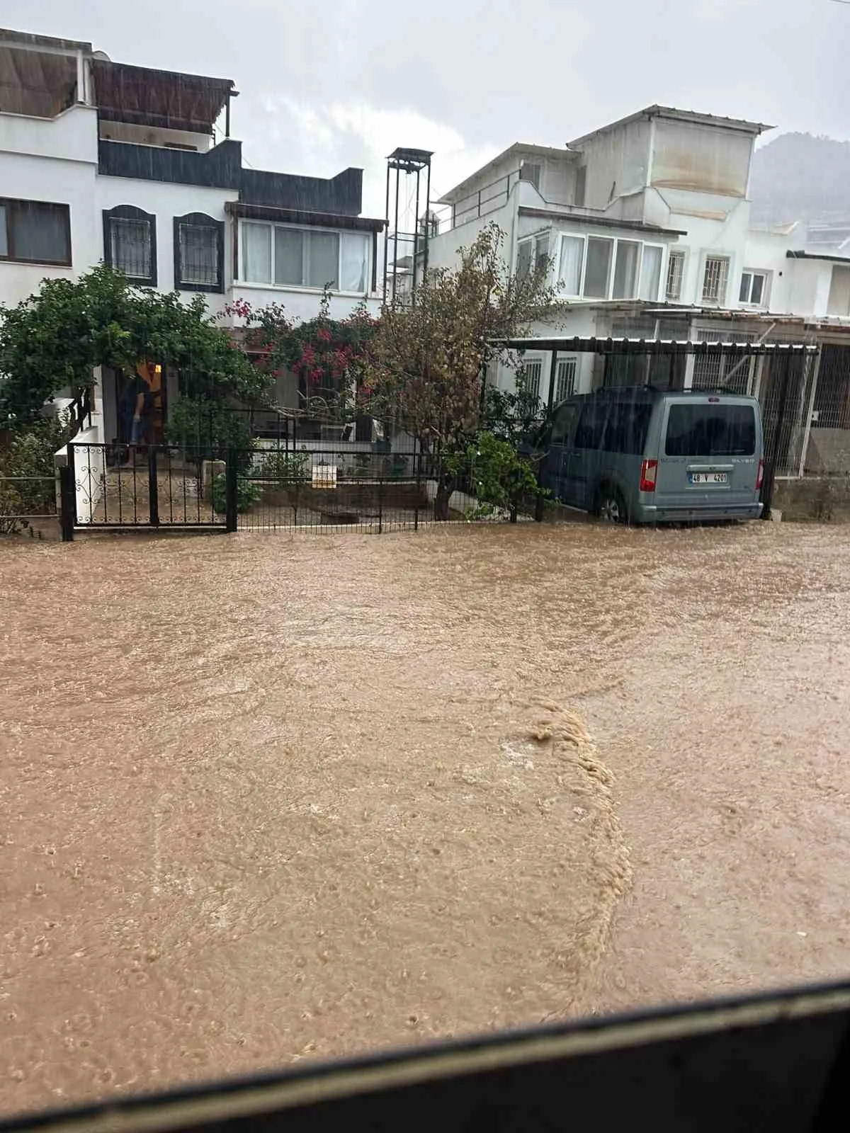 Bodrum'da kabus dolu sabah: Sağanak hayatı felç etti
