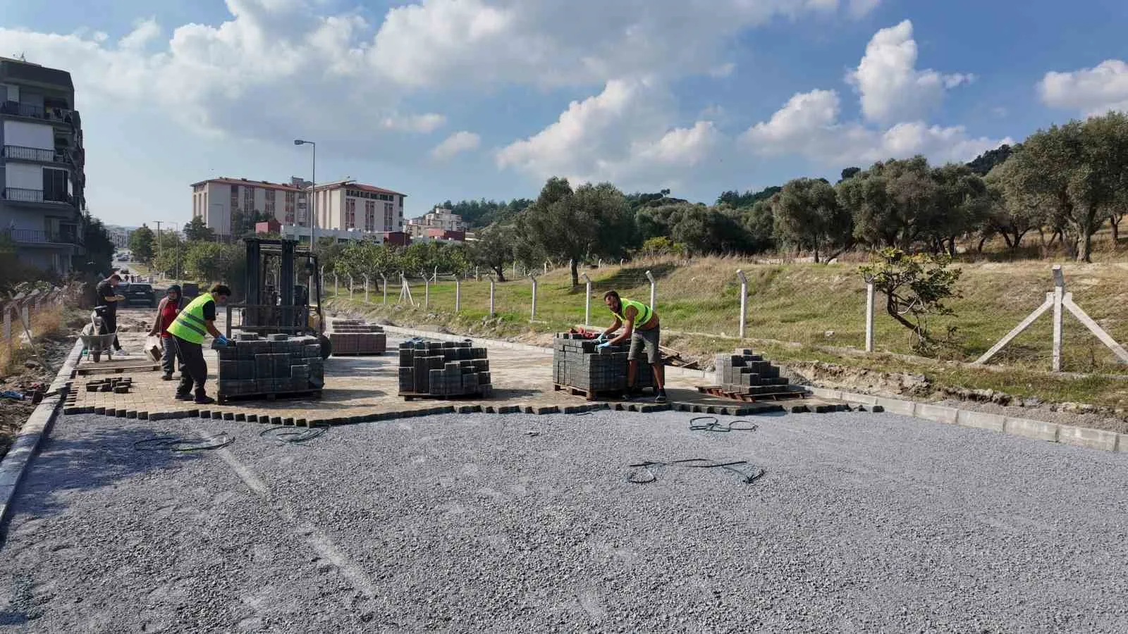 Söke’de şantiye mesaisi: Belediye ekipleri dört koldan sahada