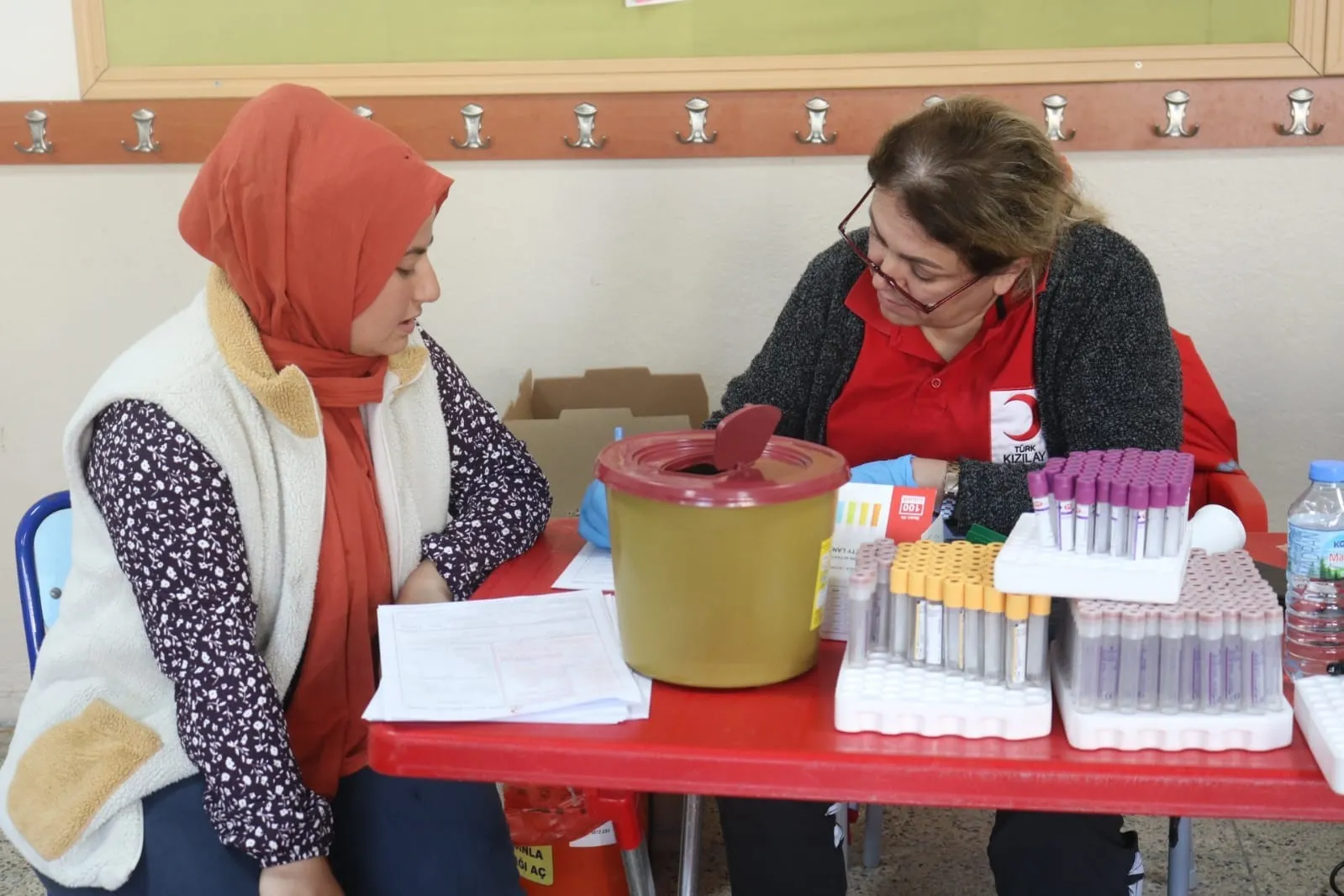 Küçük yüreklerden büyük fedakarlık: Okul bahçesinde rekor bağış