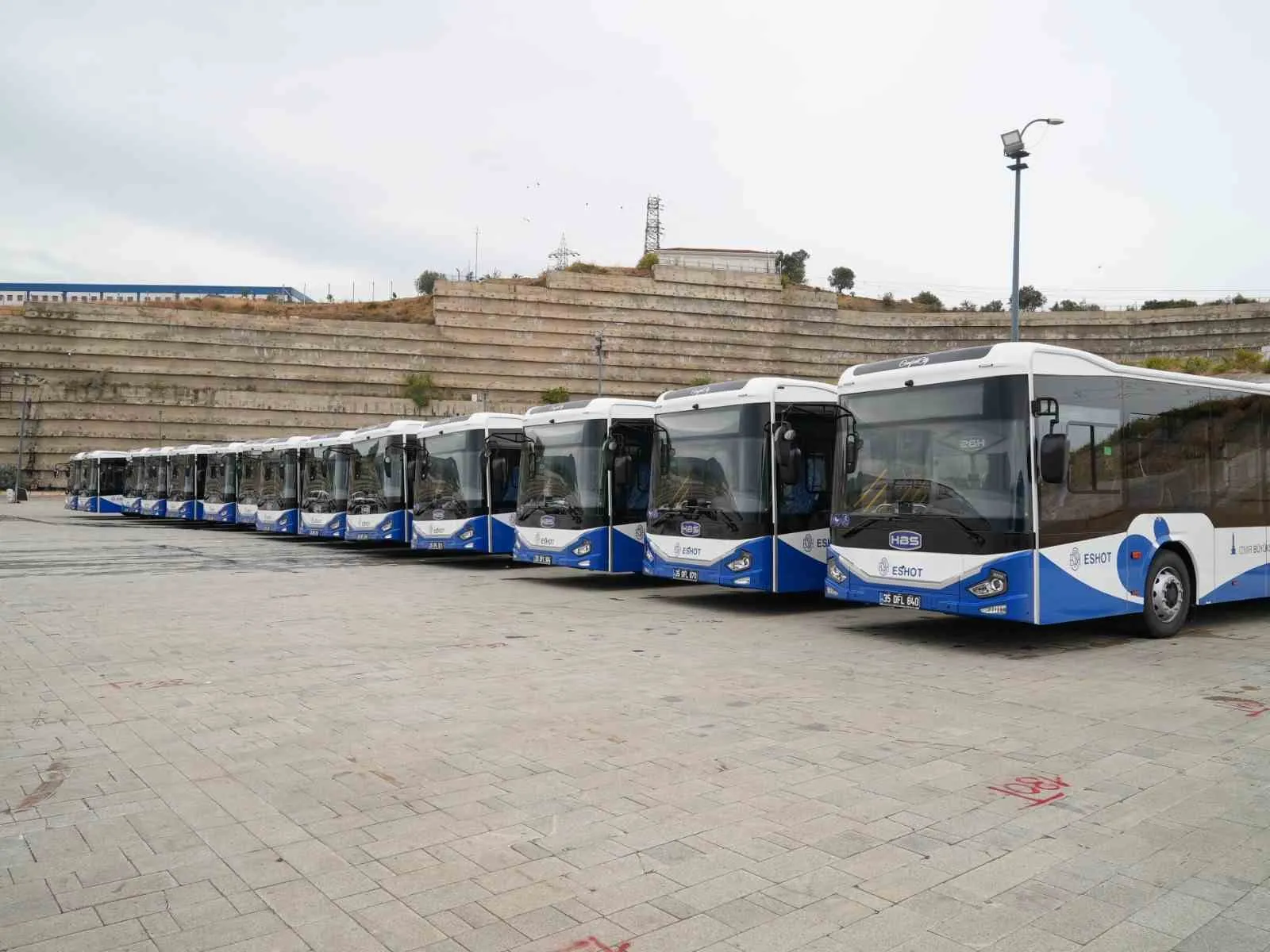 İzmir yollarında dev takviye: 111 yeni otobüsle ulaşım seferberliği