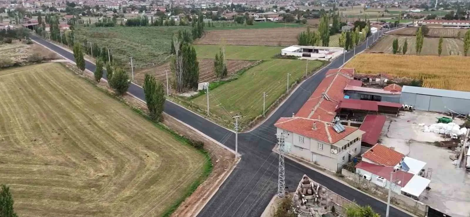 Bolvadin’de 16 milyonluk dev hamle: Çiftçinin yol çilesi asfaltla son buldu