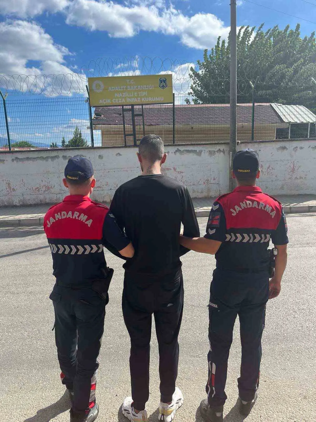 Aydın'da adalet yerini buldu: Uzun süredir aranan iki firari yakayı ele verdi