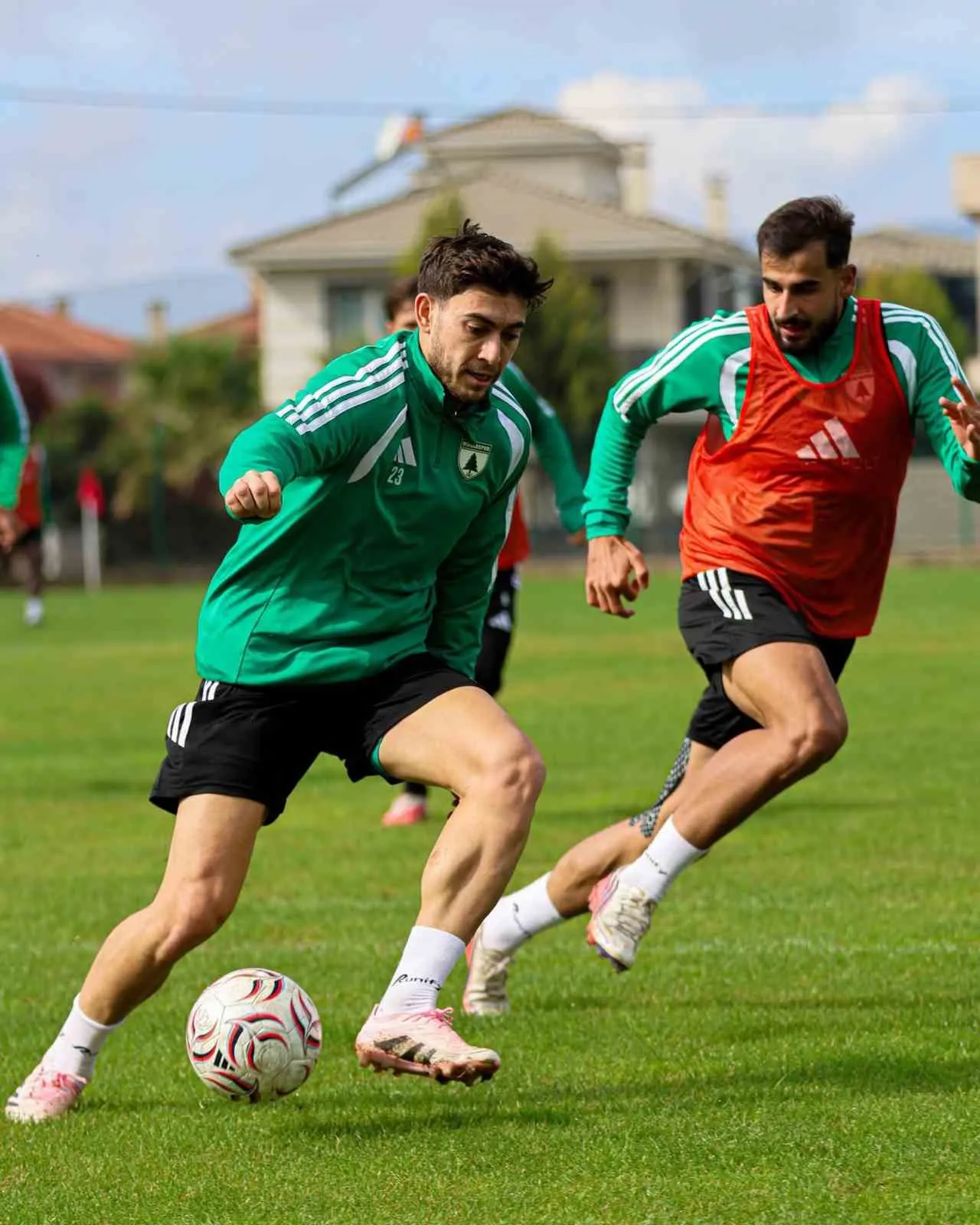 Muğlaspor’da yüzler gülüyor: Kayseri yolculuğu öncesi moral depoladılar