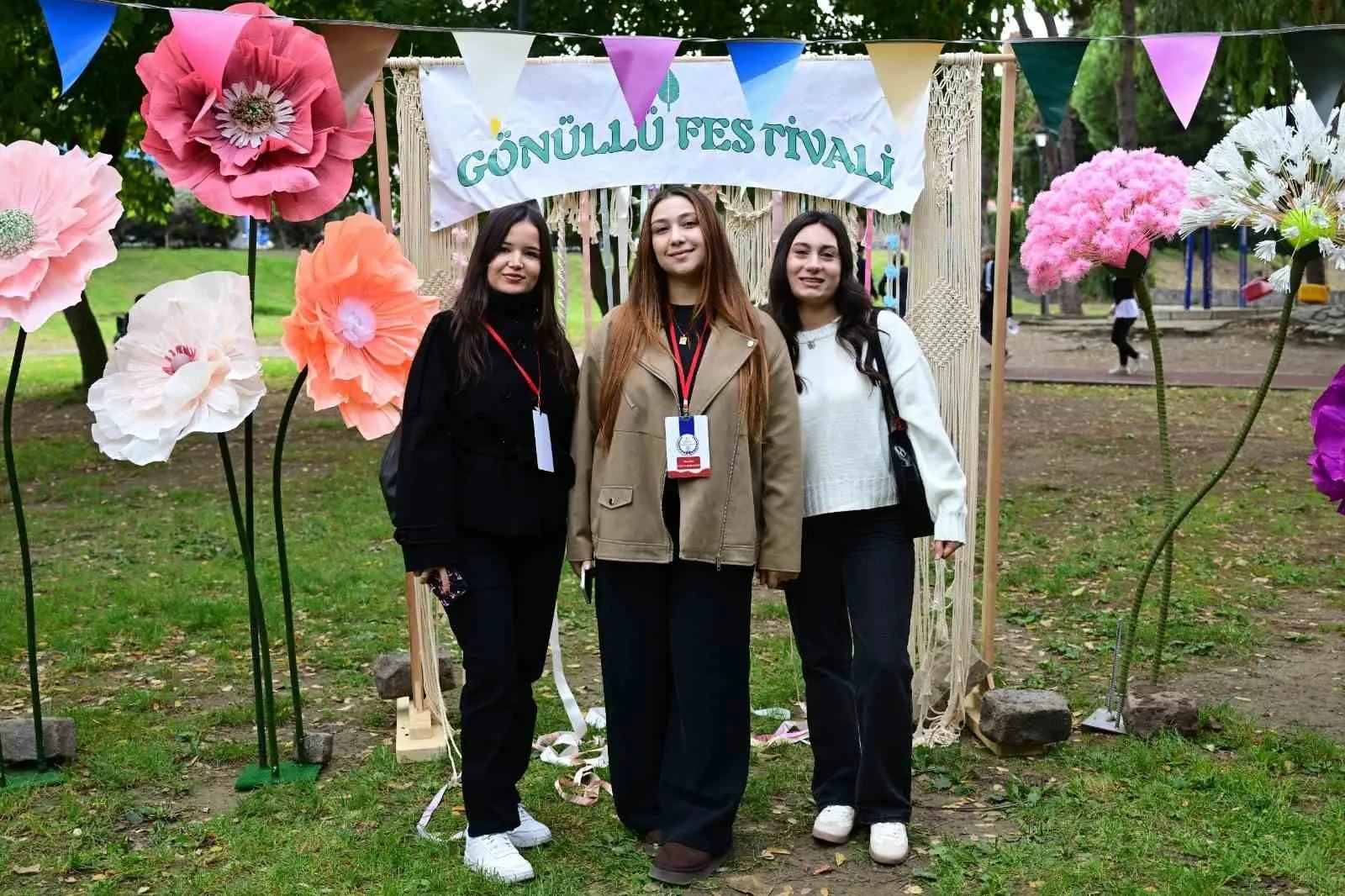 Manisa'da festival coşkusu: Minikler hem keşfetti hem doyasıya eğlendi