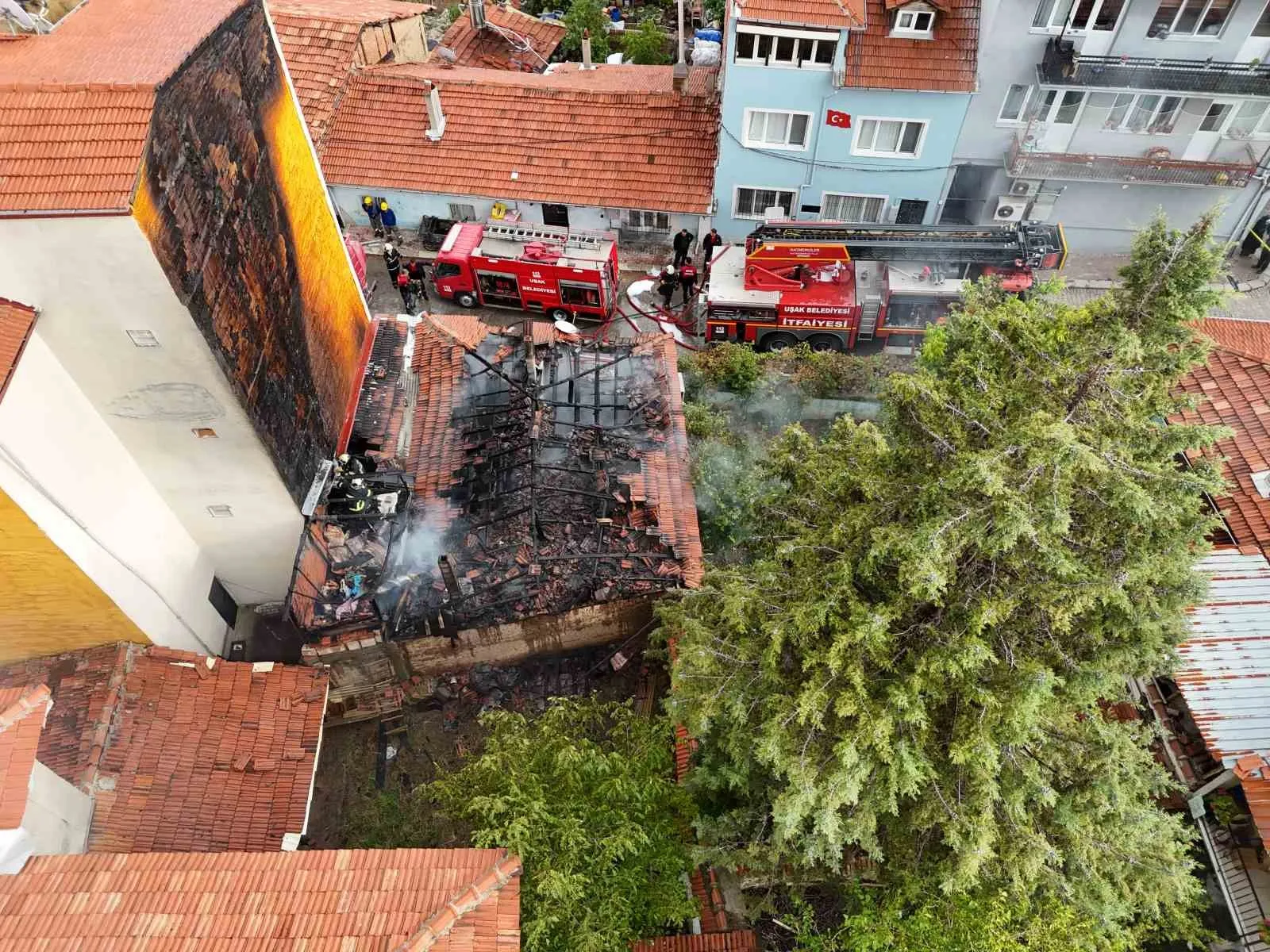 Uşak’ta akıllara durgunluk veren kundaklama iddiası: Evini yakıp kayıplara karıştı