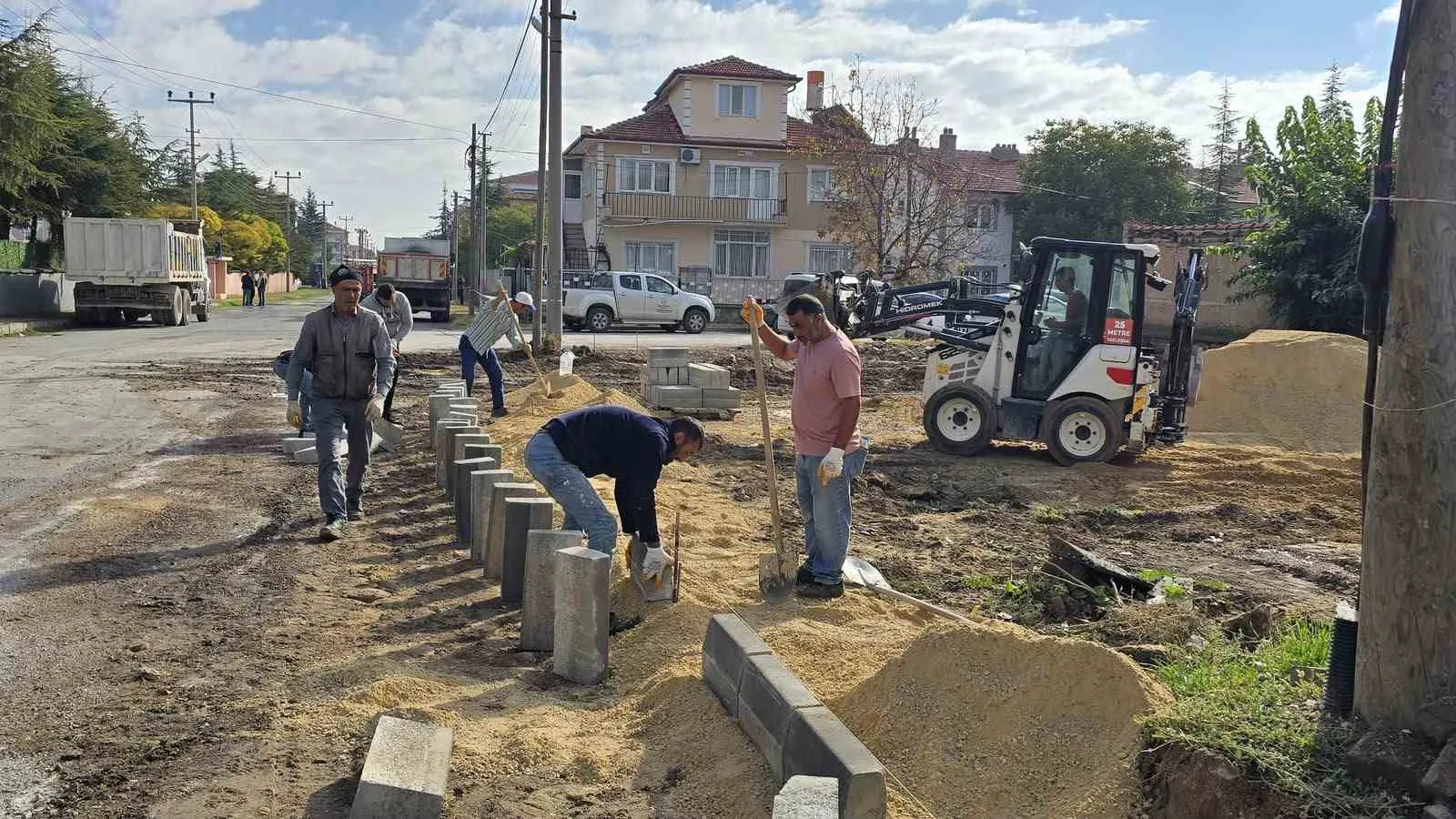 Bolvadin’de ulaşım çilesi bitiyor: Ertuğrul Gazi Caddesi yeni yüzüne kavuşuyor