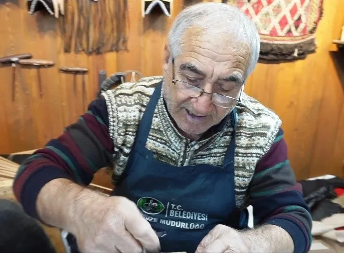 Bir devrin son temsilcisi: Semercilik sanatını minyatürlerle yaşatıyor