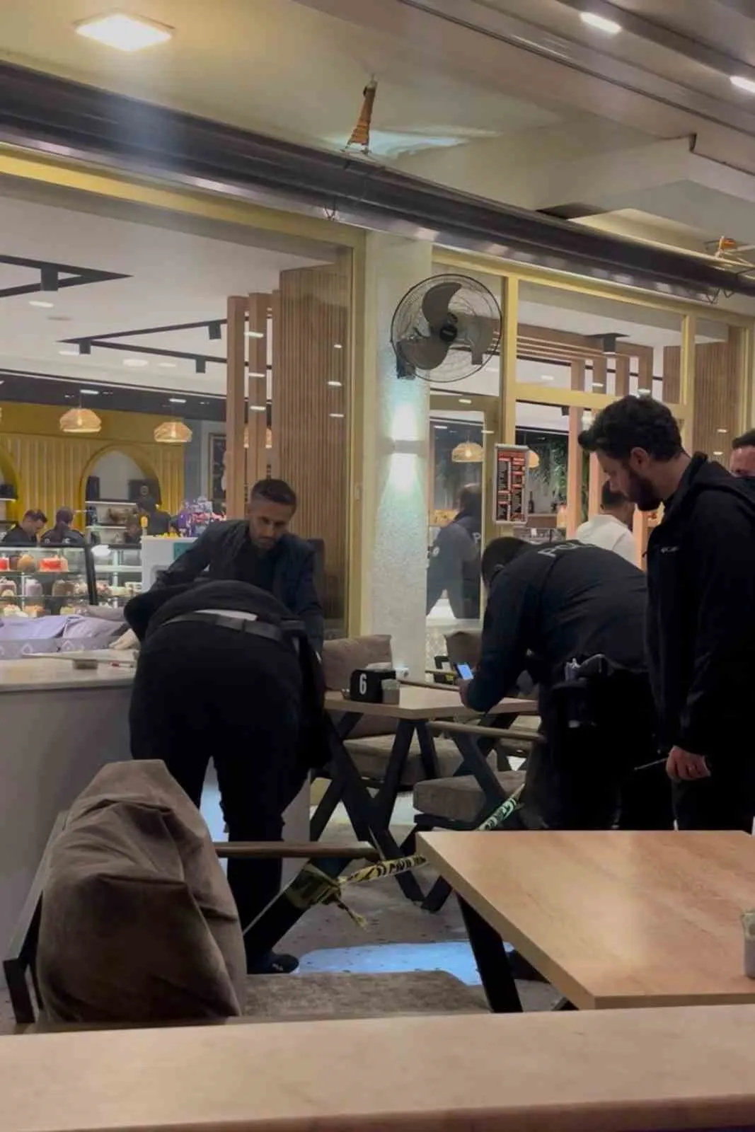 Efeler'de kafede silahlı hesaplaşma: İki saldırgan kayıplara karıştı