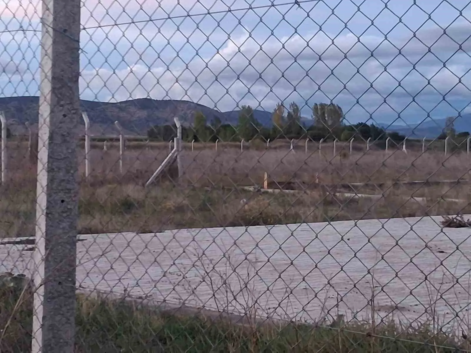 Miras kalan tarlayı hayır kapısına dönüştürdü: Kendi bağışladığı alana ilk o defnedildi