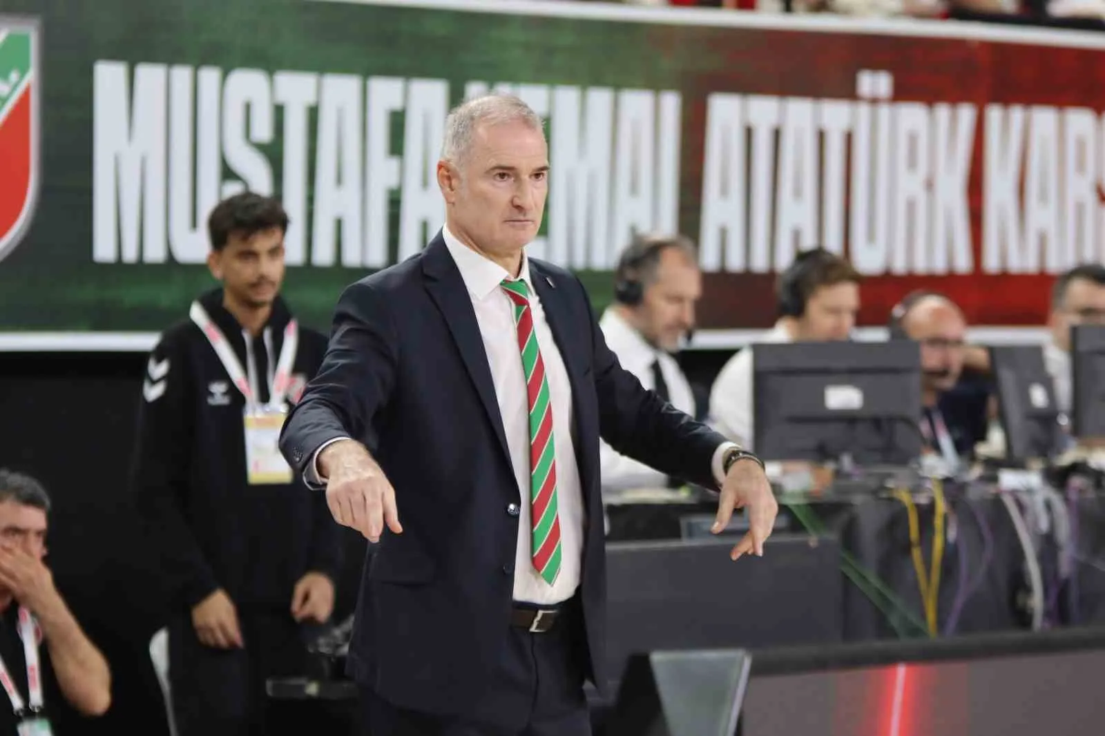 Sarı-lacivertliler İzmir deplasmanında vites yükseltti: Karşıyaka'ya geçit yok