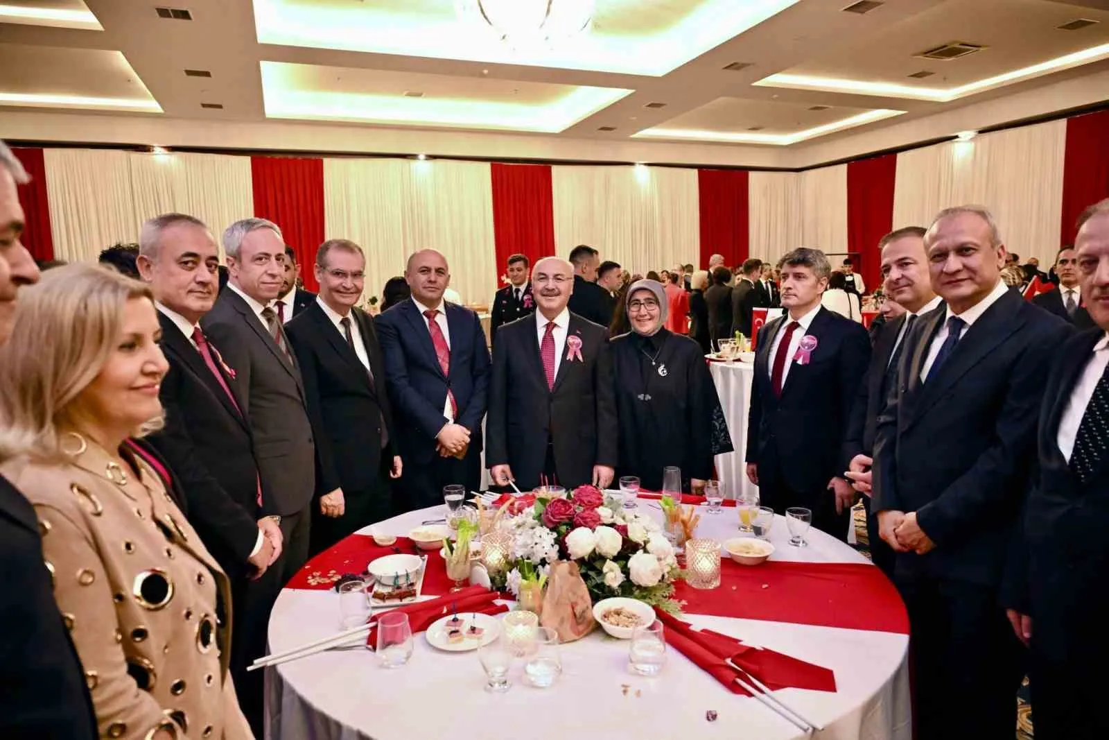 Denizli’de Cumhuriyet gururu: Vali Köşger’den "daha güçlü yarınlar" vurgusu