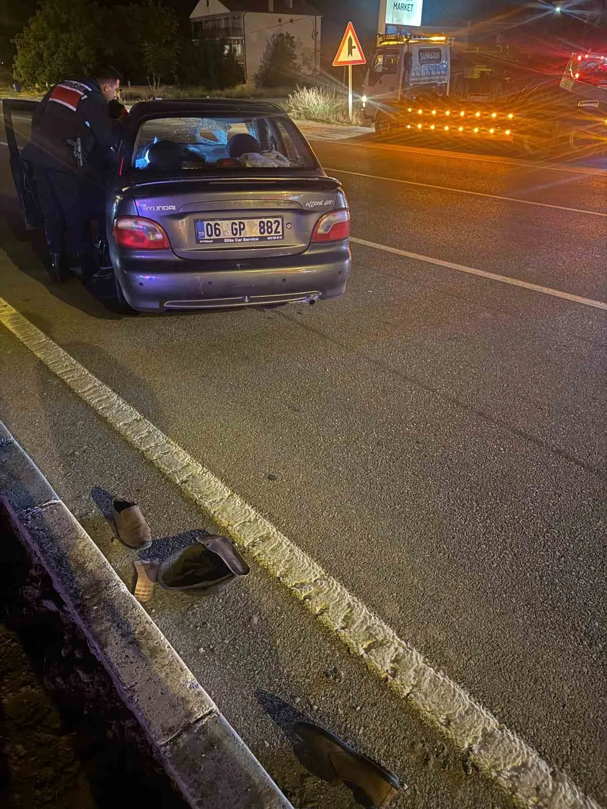 Emirdağ’da trafik dehşeti: Yolun karşısına geçmek isteyen yaya ağır yaralandı
