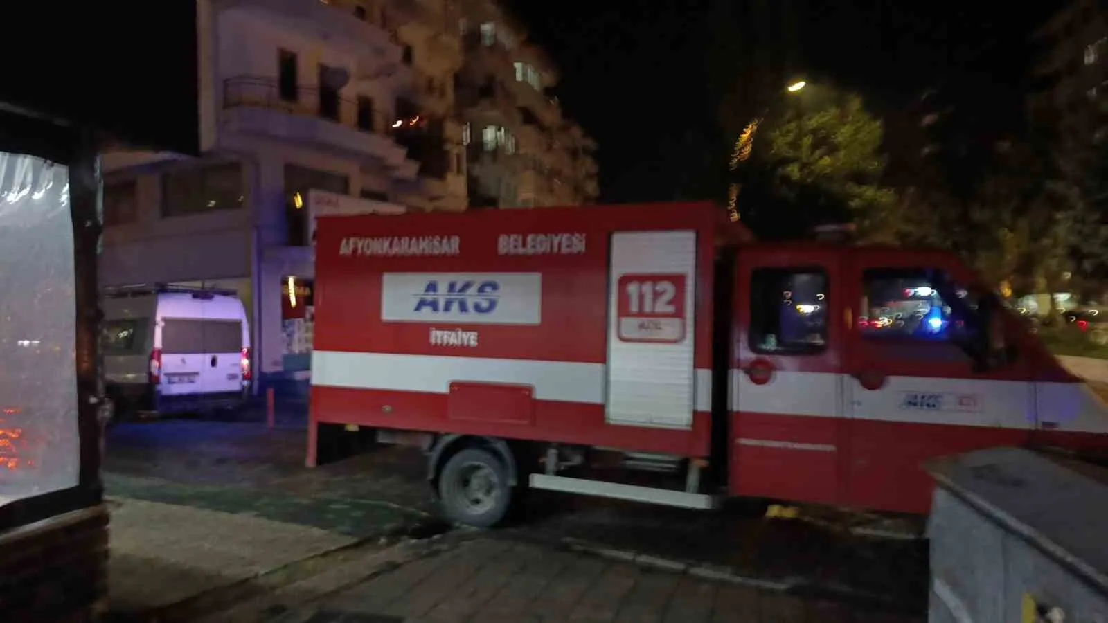 Afyonkarahisar’da korkutan çatlaklar: 4 katlı binada acil tahliye kararı