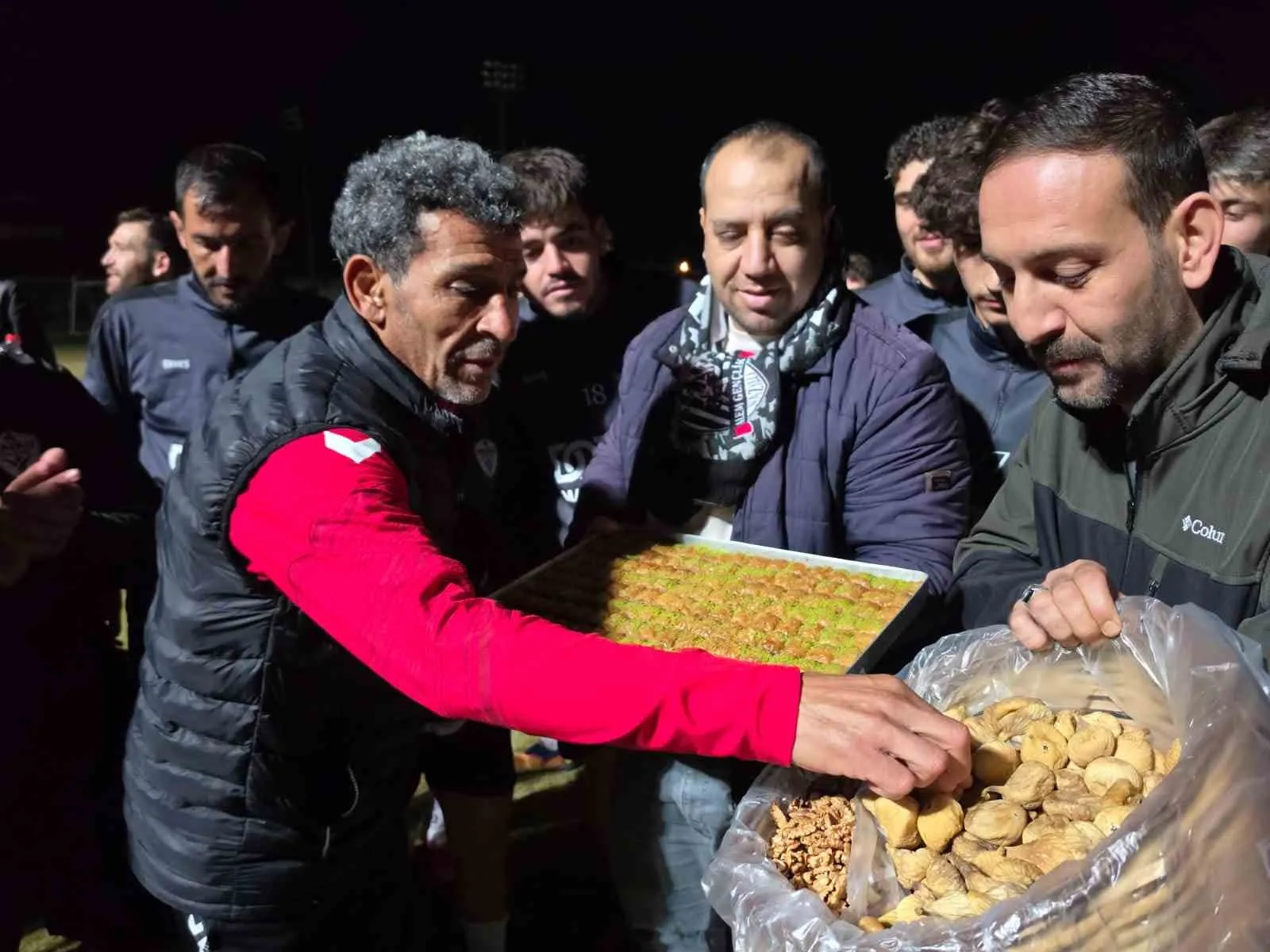 Nazilli Şehir Spor’da Sazlı Gençlikspor provası: Tribünlerden sahaya tatlı doping