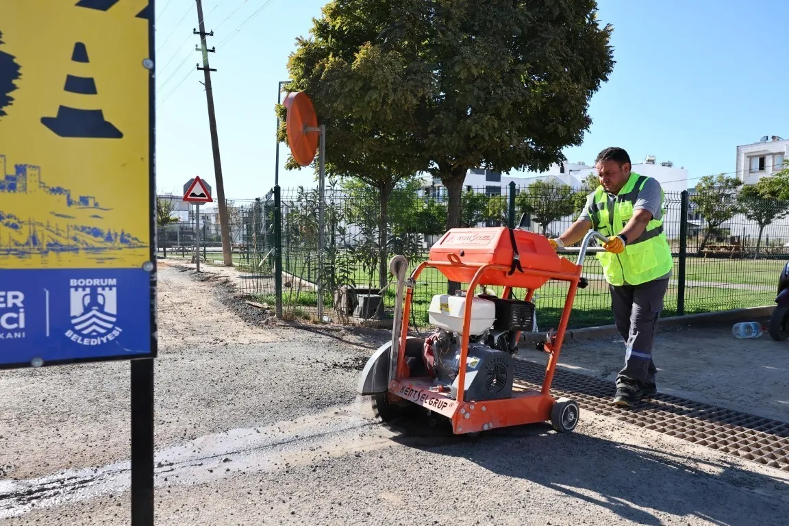 Bodrum yollarında hummalı çalışma: Ekipler dört koldan sahada