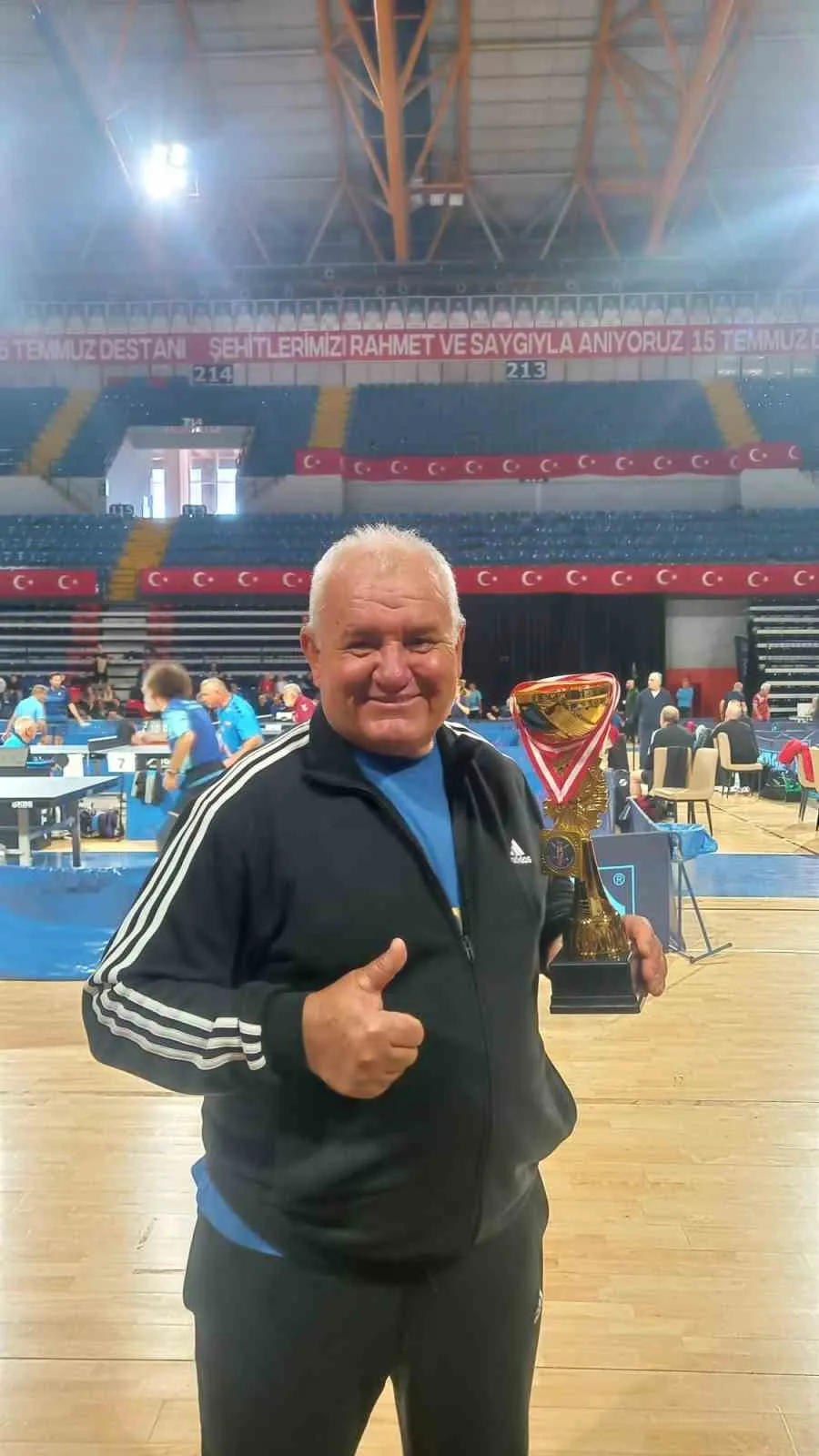 Masa tenisinde yaş sadece bir sayı: Söke'nin gururu Servet Aydın zirveye çıktı