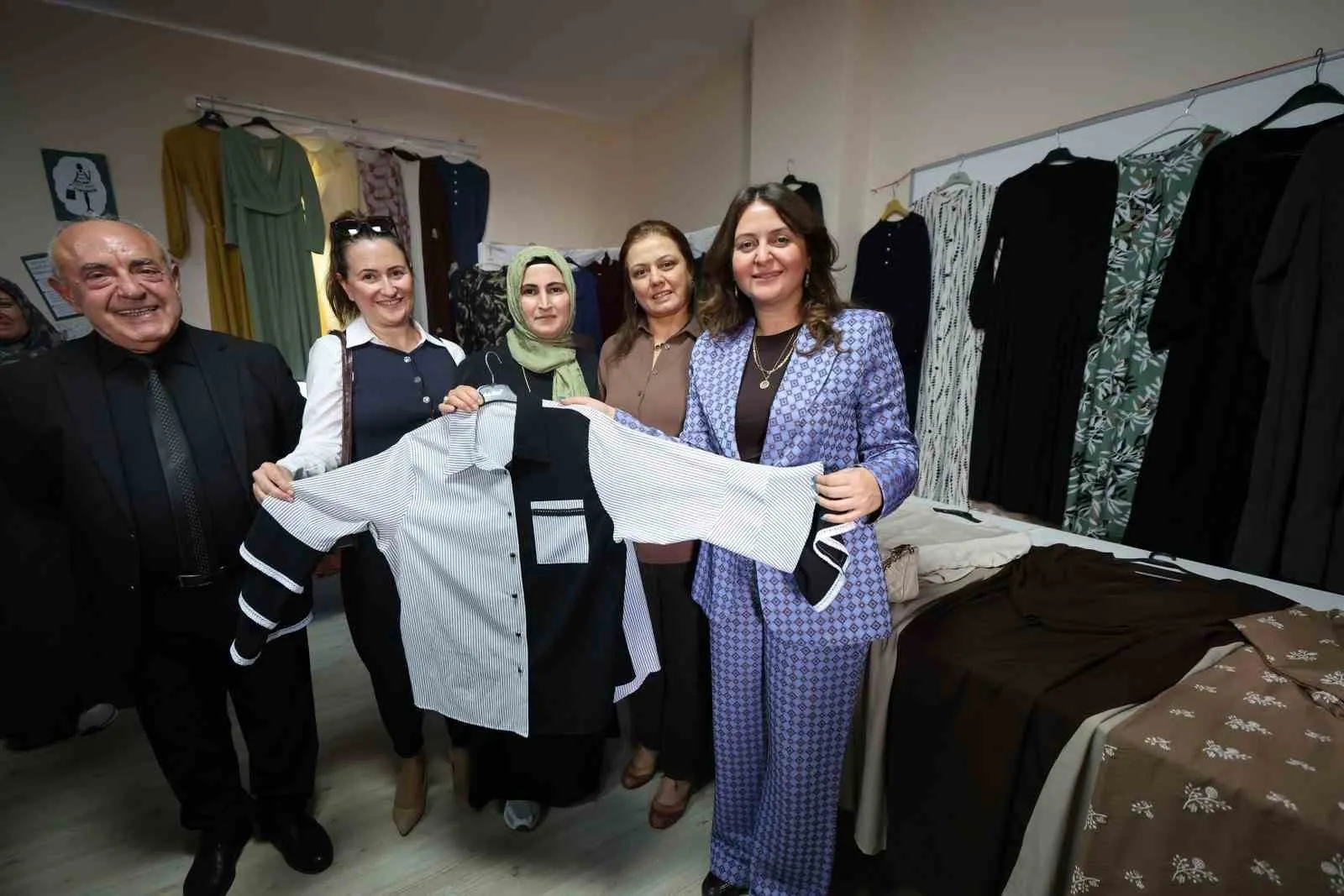 İğne iplikle sanata dönüştü: 93 kadının yıl boyu süren sabırlı yolculuğu