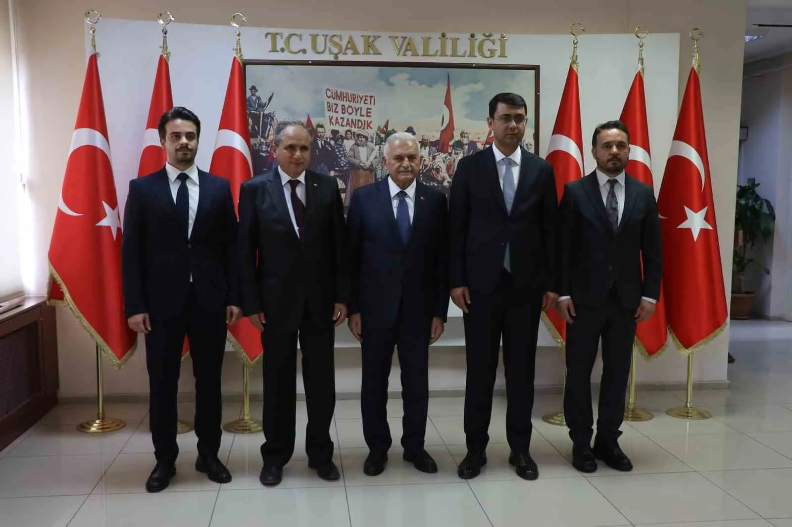 Uşak’ta eğitime anlamlı dokunuş: Binali Yıldırım miniklerin heyecanına ortak oldu