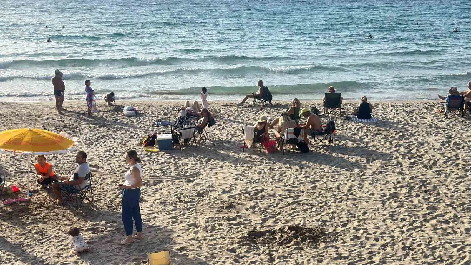 Kuşadası'nda takvimler Ekim'i gösterdi ama deniz keyfi bitmedi