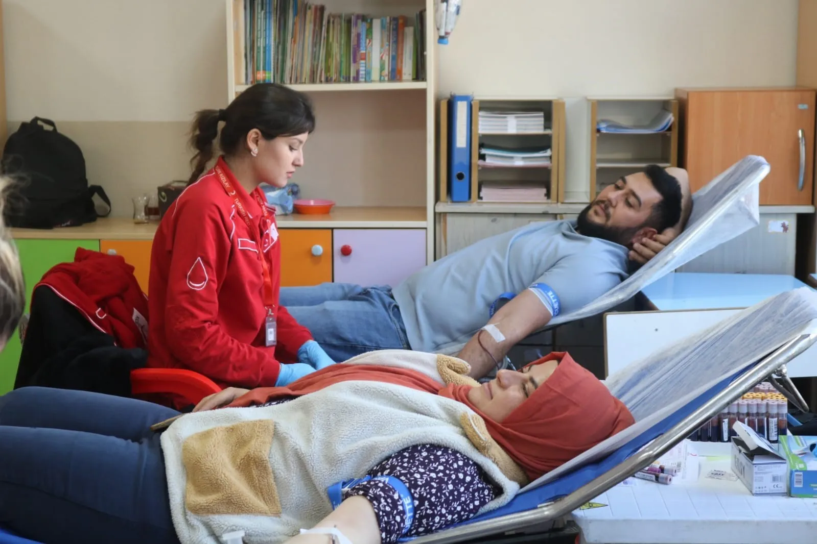 Küçük yüreklerden büyük fedakarlık: Okul bahçesinde rekor bağış