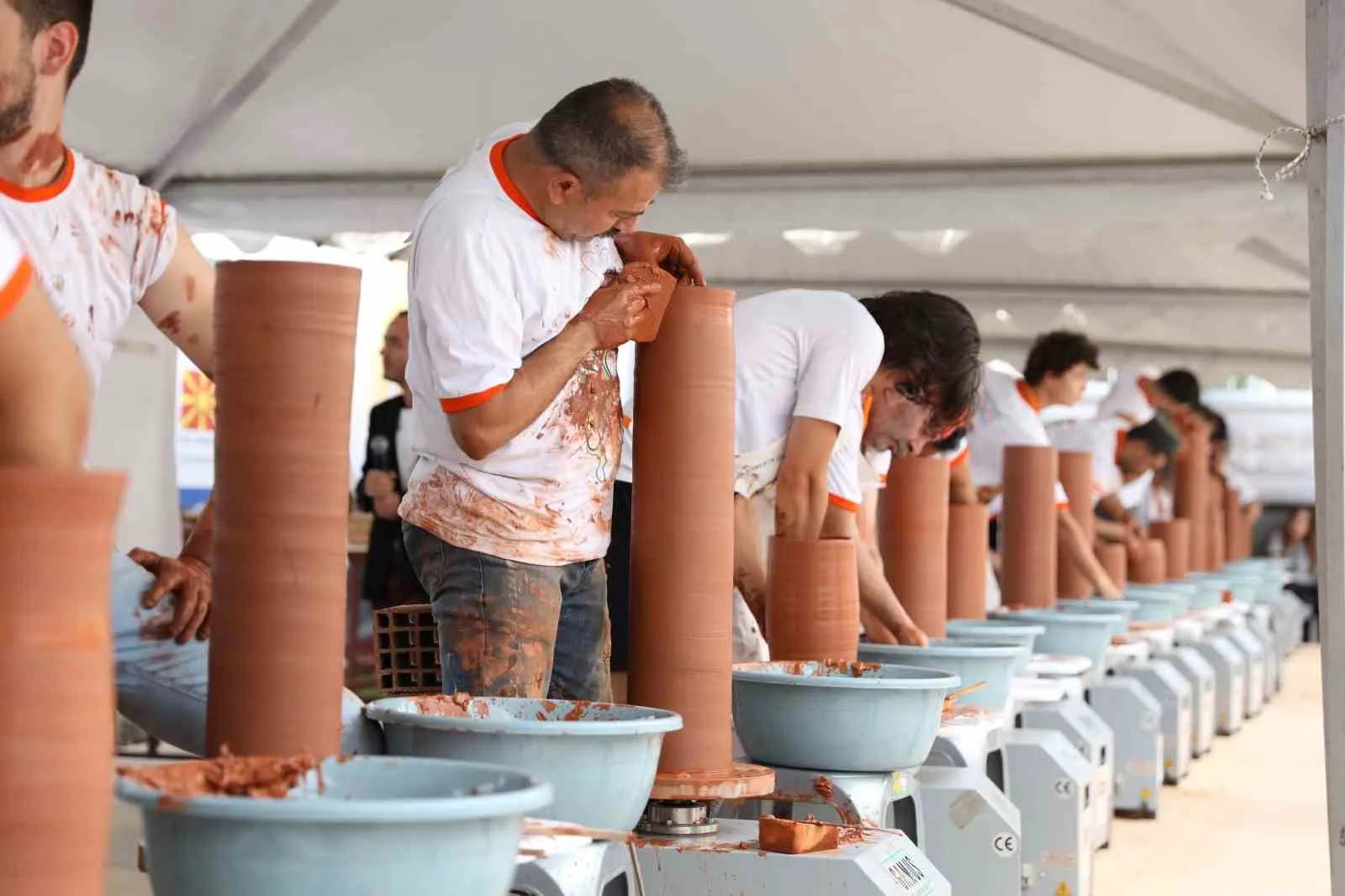 Dünyanın gözü Menemen’de: Fransız sanatçıdan Avrupa’ya çömlekçilik dersi