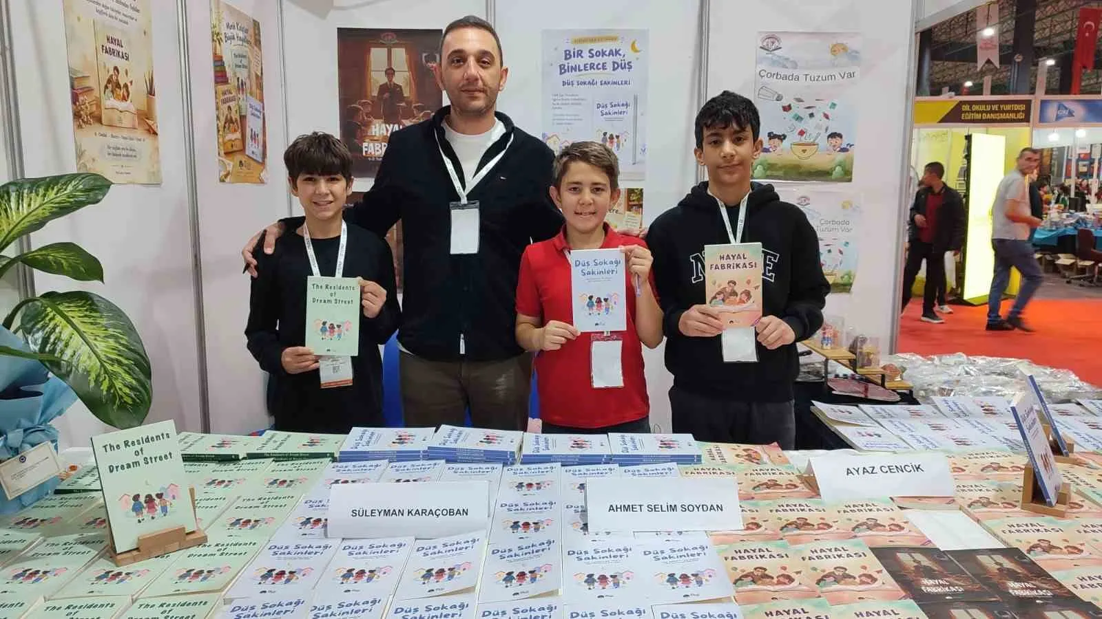 Ortaokul sıralarından edebiyat dünyasına: 31 öğrenci 3 kitapla fuara damga vurdu