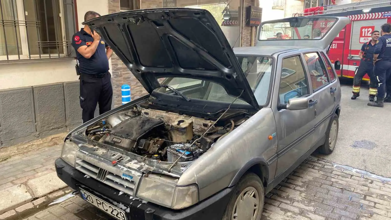 Aydın'da trafikte aniden yükselen dumanlar paniğe yol açtı: İtfaiye zamanında yetişti