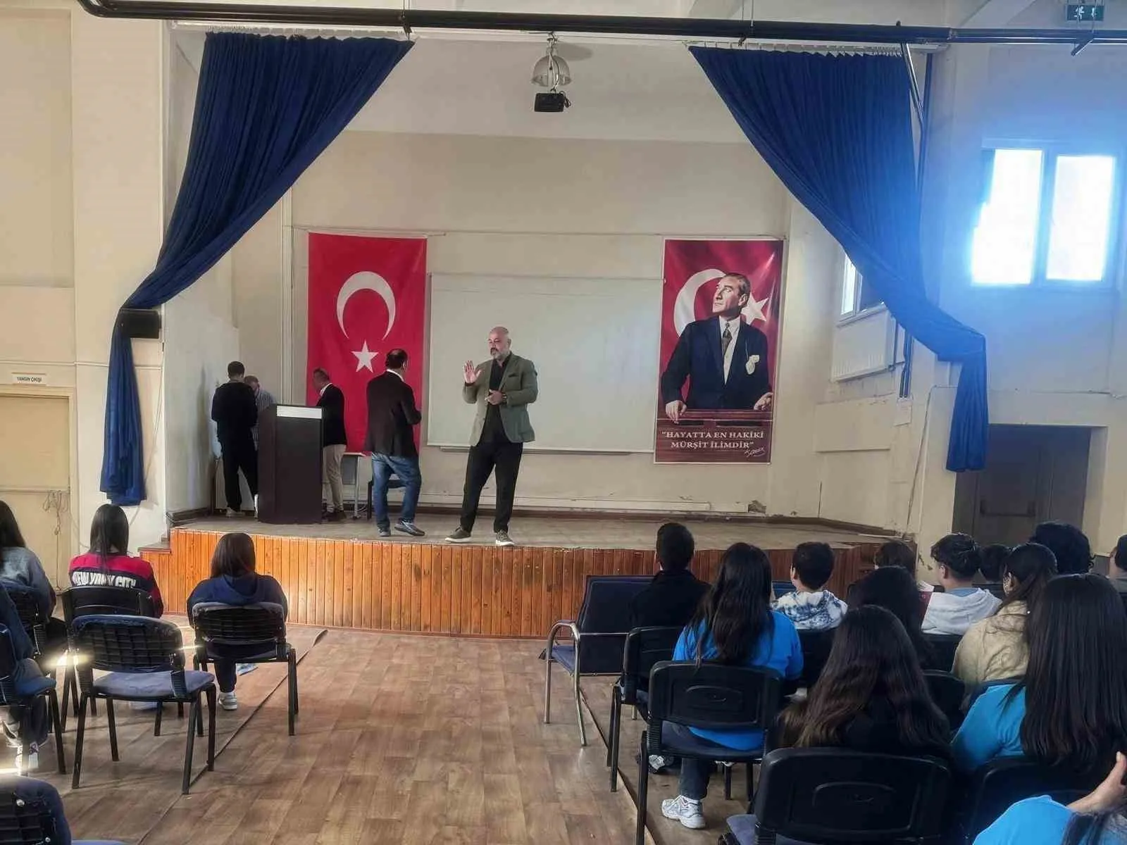 Matematik ve edebiyat tutkusu Bodrumlu gençlerle buluştu